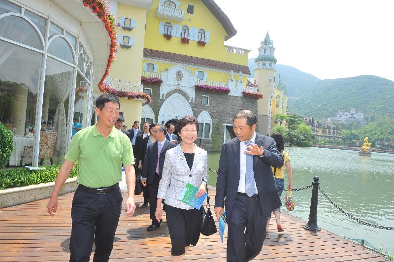 Mrs Lam (centre) tours the OCT East Resort after the meeting.