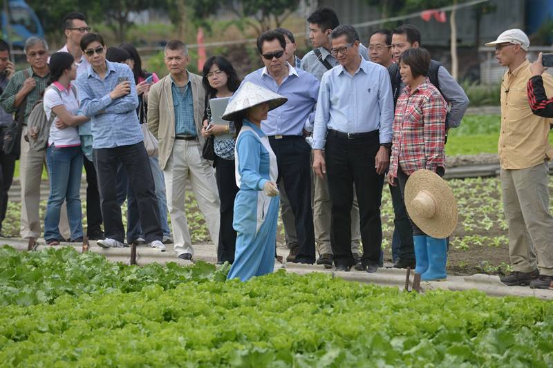 Mr Chan (third right, front row) pays a visit to the farmers in the Long Valley wetland..