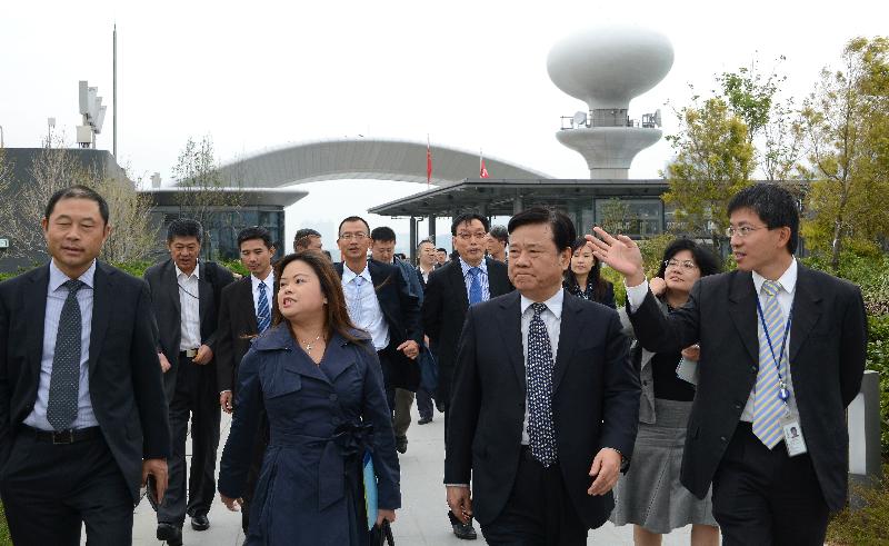 Accompanied by the Deputy Secretary for Development (Planning and Lands), Mr Thomas Chan (first right), Mr Lu (second right), visits Kai Tak Cruise Terminal after the meeting..