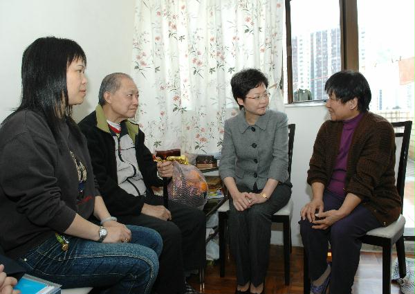 The Secretary for Development, Mrs Carrie Lam, visiting an elderly couple living in Kwai Chung to learn more about their difficulties in carrying out proper maintenance works to their premises and buildings.