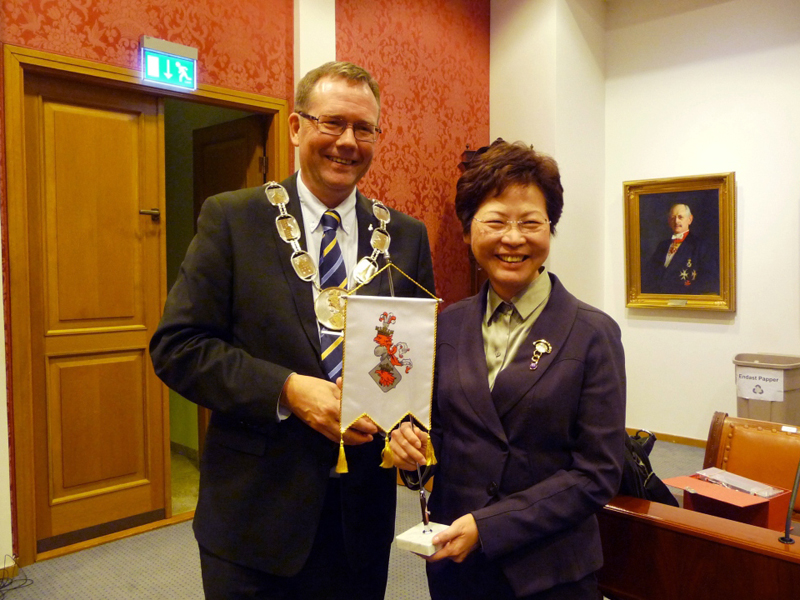 Mrs Lam meets with Mayor of Malmo, Mr Kent Andersson (left).