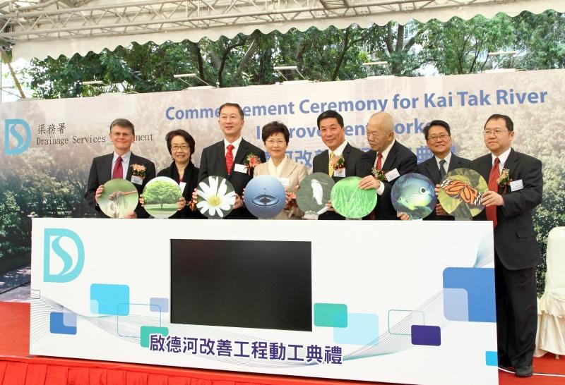 The Secretary for Development, Mrs Carrie Lam (fourth left), officiated at the commencement ceremony for Kai Tak River improvement works at Morse Park this morning (March 26). Other attendees included the Convenor of the Community Alliance on Kai Tak Development, Ms Chan Yuen-han (second left); the Director of Drainage Services, Mr Chan Chi-chiu (third left); and the Wong Tai Sin District Council Chairman, Mr Li Tak-hong (fifth left).