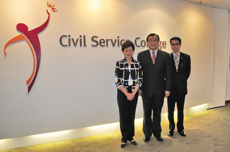 Accompanied by the Director of the Hong Kong Economic and Trade Office in Singapore, Mr Fong Ngai (right), and the Assistant Chief Executive Officer of the Civil Service College of Singapore, Mr Roger Tan (centre), Mrs Lam visits the Civil Service College of Singapore. (Image)