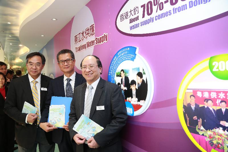 Mr Chan (centre), Mr Ma (right) and Dr Lo tour the theme zone on precious Dongjiang water in the Water Resources Education Centre.