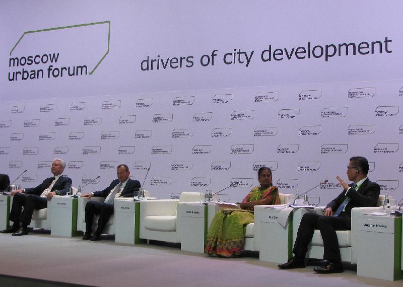 The Secretary for Development, Mr Paul Chan (first right), attends the IV Moscow Urban Forum in Moscow yesterday (December 11, Moscow time) and speaks in the opening plenary session on themes including drivers of city development, relationships with neighbouring cities and the relationship between national policies and city development.