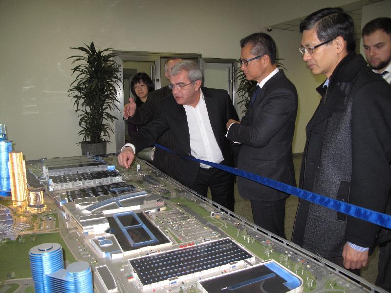 During his visit in Moscow, Mr Chan (front, second right) visits Crocus City, a modern development project situated in the northwestern part of Moscow, and is briefed on the project. Looking on are the Director of Drainage Services, Mr Daniel Chung (front, first right), and the Head of the Energizing Kowloon East Office, Ms Brenda Au (first left).