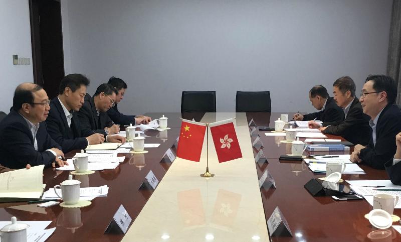 The Secretary for Development, Mr Eric Ma (first right), today (February 20) pays courtesy call on the Vice-Minister of the Ministry of Housing and Urban-Rural Development in Beijing, Mr Yi Jun (first left), to exchange views on the Mainland and Hong Kong Closer Economic Partnership Arrangement, and the Belt and Road Initiative. 