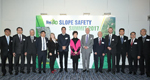 The Geotechnical Engineering Office (GEO) of the Civil Engineering and Development Department and the Hong Kong Institution of Engineers (HKIE) today (December 11) jointly held the Slope Safety Summit. Photo shows the Chief Executive, Mrs Carrie Lam (centre), with distinguished guests (from left) the summit's Honorary Chairman, Professor Ken Ho; the Director of Drainage Services, Mr Edwin Tong; The Head of the GEO, Mr Pun Wai-keung; the Director of Civil Engineering and Development, Mr Lam Sai-hung; Dr Suzanne Lacasse of the Norwegian Geotechnical Institute; the Secretary for Development, Mr Michael Wong; Professor Norbert Morgenstern of the University of Alberta; Professor John Burland of the Imperial College London; Professor Dave Petley of the University of Sheffield; the Director of Buildings, Mr Cheung Tin-cheung; the President of the HKIE, Mr Thomas Chan; and the Director of the Hong Kong Observatory, Mr Shun Chi-ming, pictured before the opening ceremony.