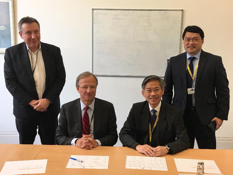 The Permanent Secretary for Development (Works), Mr Hon Chi-keung, signed a Memorandum of Understanding yesterday (March 7, London time) in London, the United Kingdom (UK), to strengthen exchange in expertise and experience between Hong Kong and the UK in implementing infrastructure projects. Picture shows (from left) Senior Advisor of the Infrastructure and Projects Authority (IPA) of the UK Mr Keith Waller; the Chief Executive of the IPA, Mr Tony Meggs; Mr Hon; and the Head of the Project Cost Management Office of the Development Bureau, Mr John Kwong, at the signing ceremony.