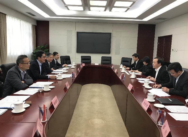 The Secretary for Development, Mr Michael Wong, today (April 10) continued his visit to Beijing. Photo shows Mr Wong (second left); the Permanent Secretary for Development (Works), Mr Hon Chi-keung (third left); and the Deputy Secretary for Development (Works), Mr Francis Chau (first left), meeting with the Vice Minister of Water Resources, Mr Zhou Xuewen (second right).