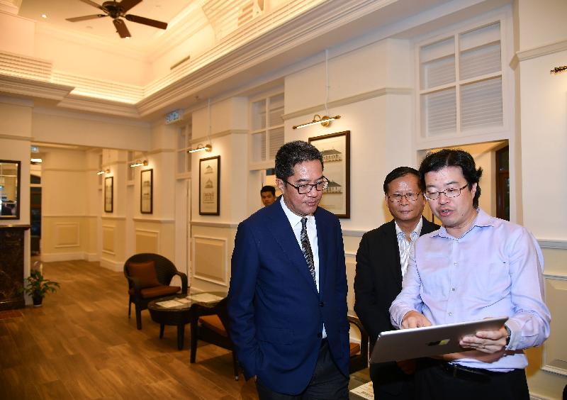 The Secretary for Development, Mr Michael Wong, visited Eastern District today (May 3). Photo shows Mr Wong (first left) visiting the historic building (Block 7) in Lei Yue Mun Park and Holiday Village. The building was declared as monument in May 2016. It is currently serving as a coffee corner.