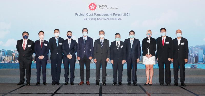 The Development Bureau today (June 23) held the Project Cost Management Forum 2021. Photo shows the Financial Secretary, Mr Paul Chan (centre); the Secretary for Development, Mr Michael Wong (fifth left); the Permanent Secretary for Development (Works), Mr Lam Sai-hung (fifth right), with other speakers.