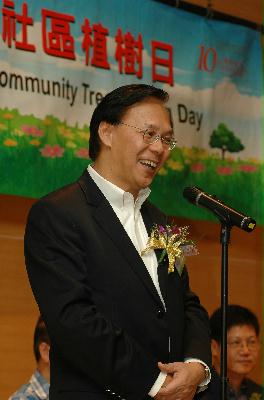 Permanent Secretary for Development (Works), Mr Mak Chai-kwong, today (August 11) officiated at the opening ceremony of the 10th Anniversary Memorial Garden cum Community Tree Planting Day to commemorate the 10th anniversary of the Establishment of the HKSAR. Picture shows Mr Mak delivering his speech.