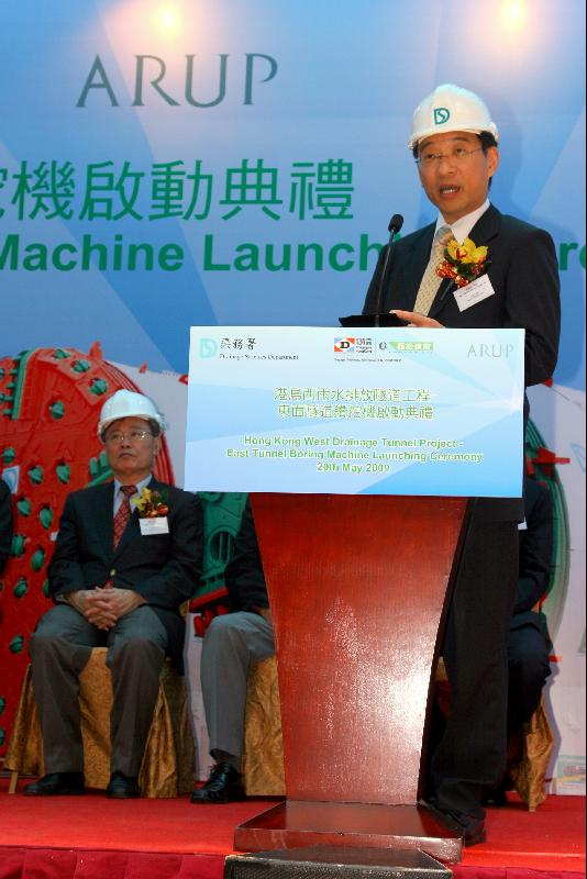 Director of Drainage Services, Mr Lau Ka-keung, officiates at the launching ceremony of the East Tunnel Boring Machine of Hong Kong West Drainage Tunnel project today (May 20).