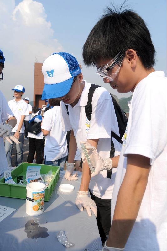 Students conduct sample tests on four basic indicators of water quality.