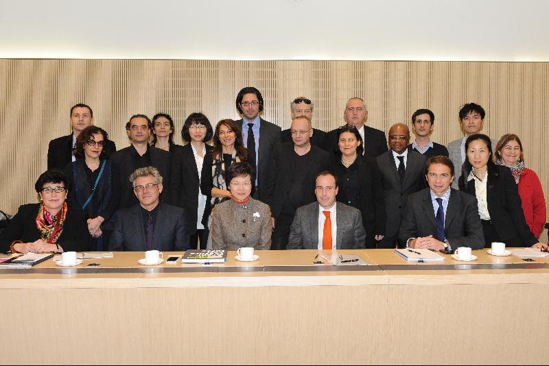 The Secretary for Development, Mrs Carrie Lam, takes a group photo with the French architects delegation.
