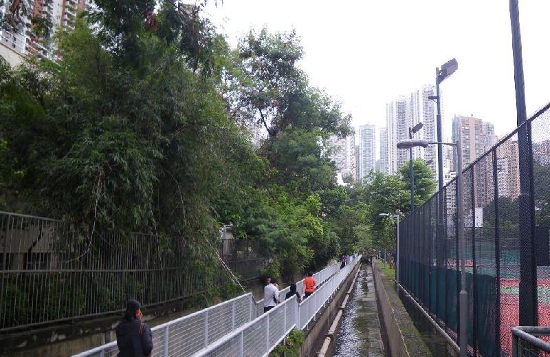 The nullah between Causeway Road and Tung Lo Wan Road adjacent to Queen's College before decking. (Image)