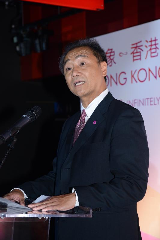 To celebrate the 20th anniversary of the establishment of the Hong Kong Special Administrative Region (HKSAR), an exhibition entitled “Hong Kong ∞ Impression”, jointly presented by the Development Bureau and Planning Department, will run from tomorrow (June 20) until November 30 at the City Gallery, Central. Photo shows the Director of Planning, Mr Raymond Lee, speaking today (June 19) at the opening ceremony.