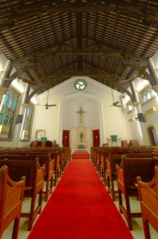 The Government today (October 13) announced that the Antiquities Authority (i.e. the Secretary for Development) has declared Tung Lin Kok Yuen in Happy Valley, Kowloon Union Church in Yau Ma Tei and the Yeung Hau Temple in Tai O as monuments under the Antiquities and Monuments Ordinance. Photo shows the Chinese tiled pitched roof supported by double hammer-beam timber roof trusses of Kowloon Union Church.