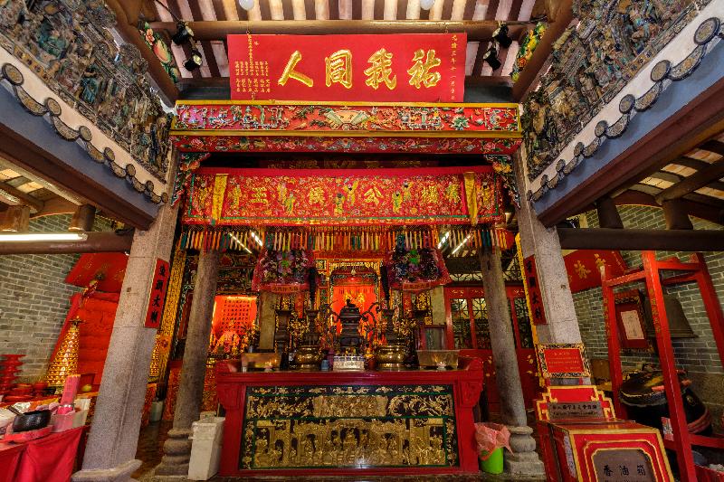 The Government today (October 13) announced that the Antiquities Authority (i.e. the Secretary for Development) has declared Tung Lin Kok Yuen in Happy Valley, Kowloon Union Church in Yau Ma Tei and the Yeung Hau Temple in Tai O as monuments under the Antiquities and Monuments Ordinance. Photo shows the covered courtyard and the main hall of the Yeung Hau Temple.