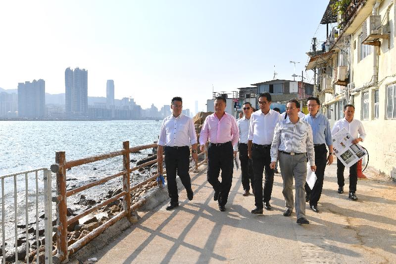 The Secretary for Development, Mr Michael Wong (third left), visits Lei Yue Mun, Kwun Tong today (October 25) to inspect typhoon-affected areas and related follow-up work. Mr Wong is accompanied by the Chairman of Kwun Tong District Council, Dr Bunny Chan (second left), and the District Officer (Kwun Tong), Mr Steve Tse (first left).