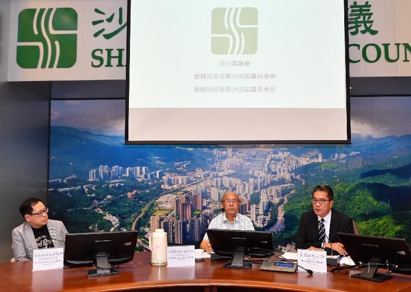 The Secretary for Development, Mr Michael Wong (right), visited Sha Tin District today (August 24) and met with local District Council members. Also pictured are the Chairman of Sha Tin District Council, Mr Ho Hau-cheung (centre), and the Vice-chairman, Mr Thomas Pang (left).