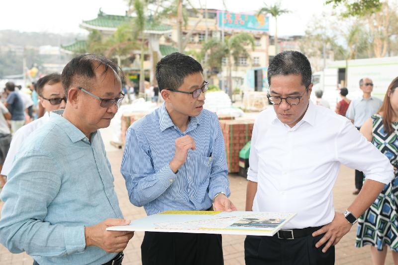The Secretary for Development, Mr Michael Wong, visited Sai Kung District today (September 28). Photo shows Mr Wong (right) being briefed by the Deputy Project Manager (East) of the Civil Engineering and Development Department, Mr Michael Leung (centre), on the short-term enhancement works being carried out along the waterfront promenade. Looking on is the Chairman of the Sai Kung District Council, Mr George Ng (left).