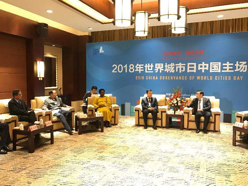 The Secretary for Development, Mr Michael Wong, attends the 2018 World Cities Day Forum in Xuzhou, Jiangsu Province, today (October 31). Photo shows Mr Wong (first left) meeting with the Vice Governor of Jiangsu Province, Mr Fei Gaoyun (first right); the Vice Minister of Housing and Urban-Rural Development, Mr Ni Hong (second right); and the Special Envoy of the Executive Director of the United Nations Human Settlements Programme, Ms Christine Musisi (third right), before attending the welcome dinner yesterday (October 30). 