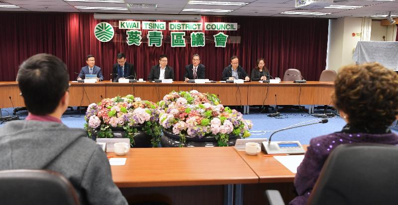 The Secretary for Development, Mr Michael Wong (third right), visited Kwai Tsing District today (February 18) and met with the Chairman of the Kwai Tsing District Council, Mr Law King-shing (third left) and members of the Kwai Tsing District Council to exchange views on district matters. Also present is the District Officer (Kwai Tsing), Mr Kenneth Cheng (first left).  