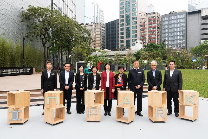 The opening ceremony for InPARK, a park with a design theme of industrial culture, was held today (March 26). Photo shows the Director of Leisure and Cultural Services, Ms Michelle Li (centre); the Director of Architectural Services, Mrs Sylvia Lam (fourth right); the Head of the Energizing Kowloon East Office, Ms Brenda Au (fourth left); the Chairman of the Kwun Tong District Council, Dr Bunny Chan (third right); the Deputy Director of Leisure and Cultural Services (Culture), Dr Louis Ng (second right); the Deputy Director of Architectural Services, Ms Winnie Ho (third left); the District Officer (Kwun Tong), Mr Steve Tse (first right); and the Deputy Head of the Energizing Kowloon East Office, Mr Edwin Wong (first left), officiating at the ceremony.