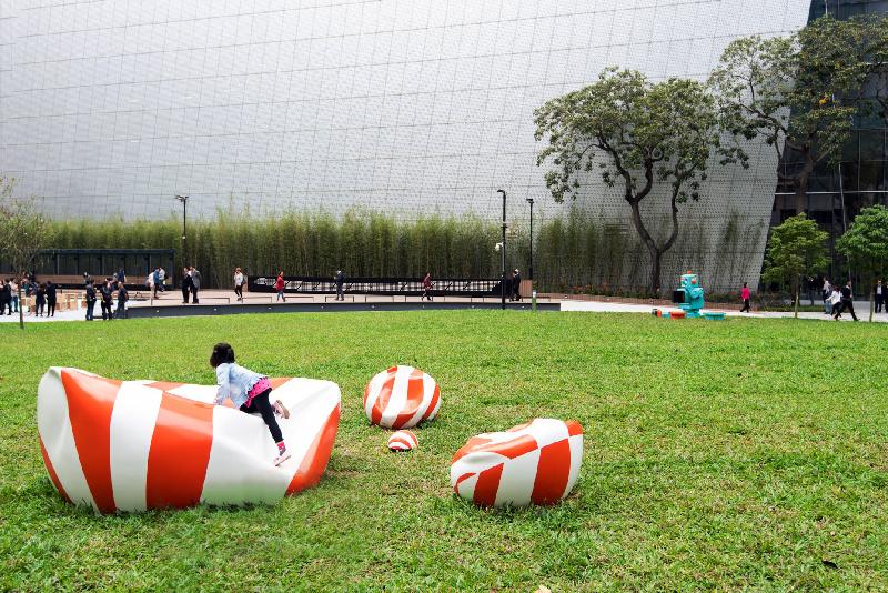 InPARK, featuring an industrial culture theme, was officially opened today (March 26). The park has a central lawn and art installations to provide more greenery and open leisure space for public enjoyment.