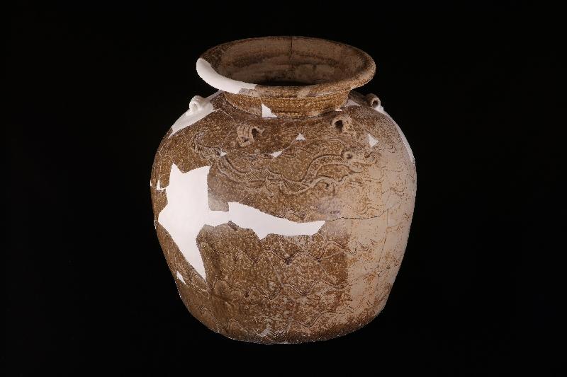 An exhibition entitled "Treasures from Sacred Hill: Song-Yuan Period Archaeological Discoveries from Kai Tak", featuring around 200 archaeological finds unearthed at the Kai Tak area, will be open from December 24 until February 26, 2020, at the Hong Kong Heritage Discovery Centre. Photo shows one of the exhibit highlights, a brown glazed dragon jar with lugs produced by Cizao Kiln.