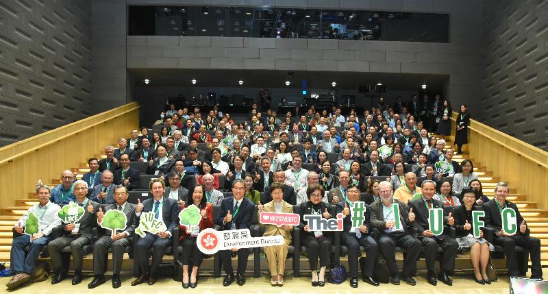 The Hong Kong 2020 International Urban Forestry Conference opening ceremony was held at Tai Kwun today (January 16). Photo shows the Chief Executive, Mrs Carrie Lam (front row, centre); the Secretary for Development, Mr Michael Wong (front row, sixth left); the Permanent Secretary for Development (Works), Mr Lam Sai-hung (front row, fifth right); and other officiating guests, speakers and participants at the ceremony.