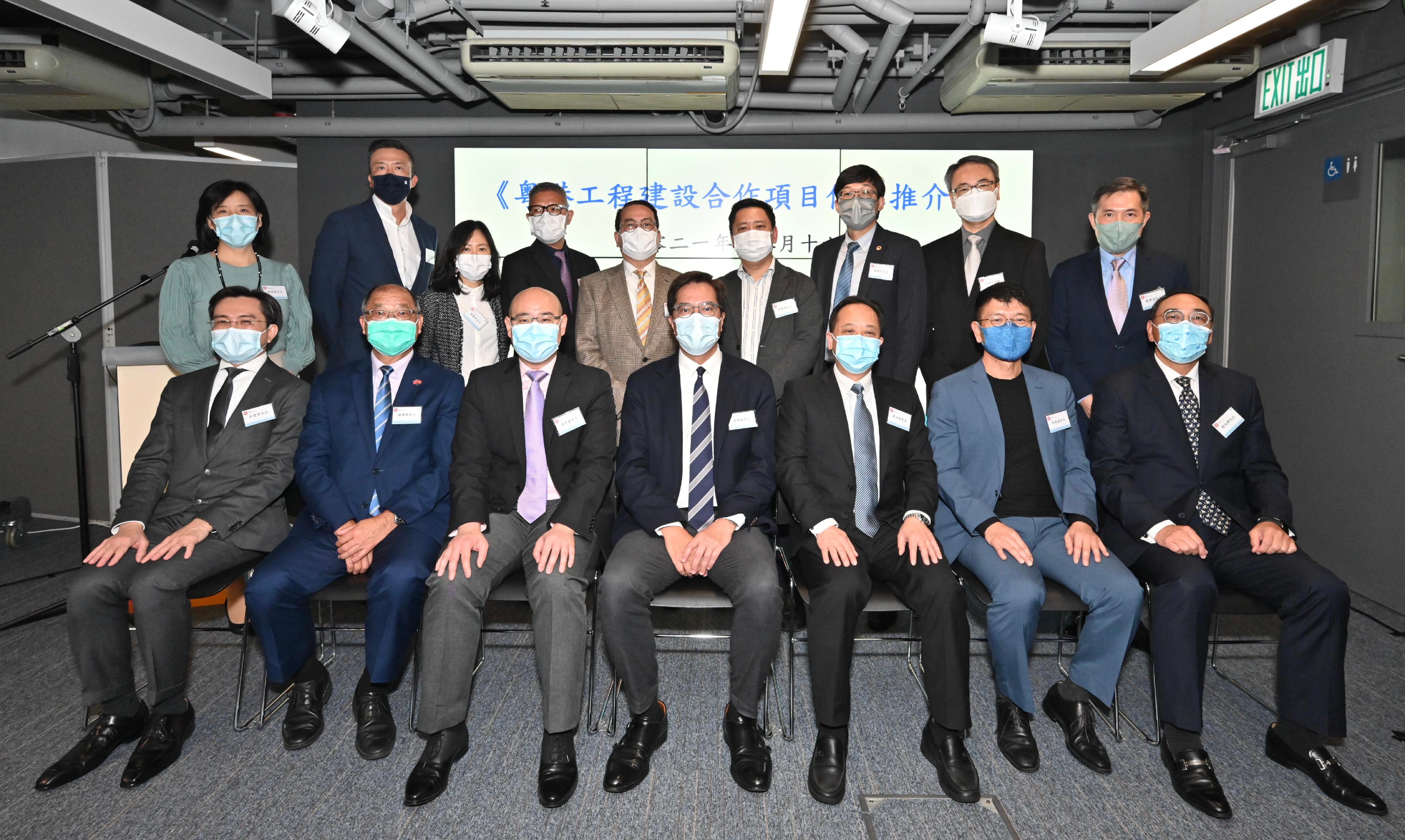 The Development Bureau and the Department of Housing and Urban-Rural Development of Guangdong Province jointly held the Guangdong-Hong Kong Cooperation Construction Projects Promotion Conference today (December 16). Photo shows the Secretary for Development, Mr Michael Wong (front row, centre), with the participants at the conference.