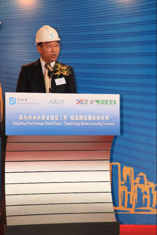 Director of Drainage Services, Mr Lau Ka-keung, officiated at the tunnel boring machine launching ceremony of Hong Kong West Drainage Tunnel project today (March 6).