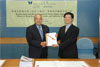 The Assistant Director of Water Supplies, Mr Ng Chi-ho (right), attended a signing ceremony today (March 16) to award a contract under the Stage 3 Water Mains Replacement and Rehabilitation Programme.