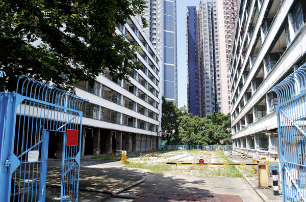 Former Police Married Quarters on Hollywood Road - Photo 2