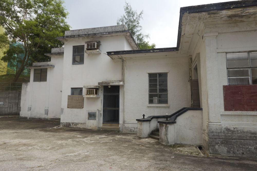 Built on a stone platform cut into a hillside, the Watervale House was originally a single-storey L-shaped building. Two additional blocks were built in the 1980s as an officers’ mess and living quarters.