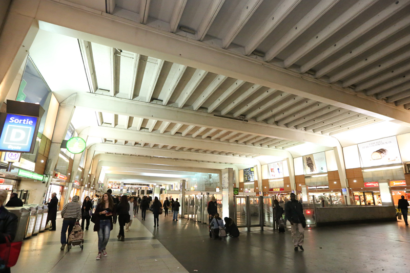 The multi-level underground space development in the business district of La Défense in Paris enables vehicle-pedestrian segregation, and turns the surface land into a spacious pedestrian zone with connections to surrounding developments.