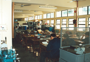 在「学师楼」上课。