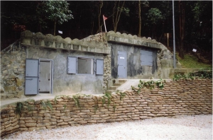 黄泥涌峡军事遗址现已被评为二级历史建筑，1941年12月日军攻港期间，约二百名守军在此跟日军恶战16小时，最终不敌，逾半守军壮烈牺牲。