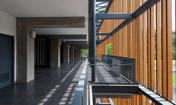 The columbarium makes good use of daylight and natural ventilation, reducing unnecessary costs and creating a sense of serenity.
