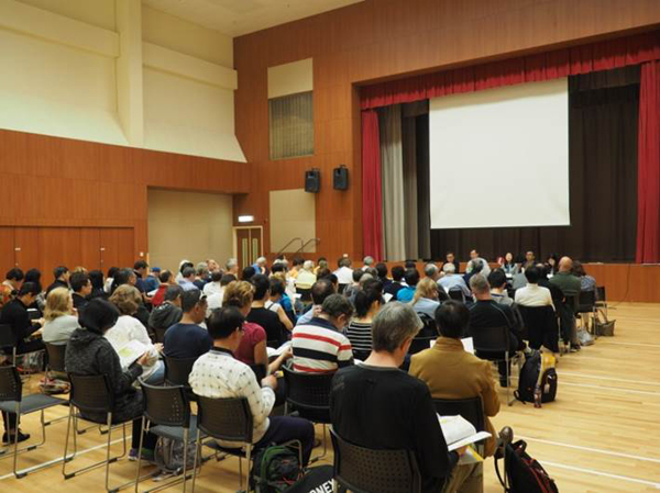 We met with local residents' associations of Discovery Bay (picture) and Tung Chung upon their invitations.