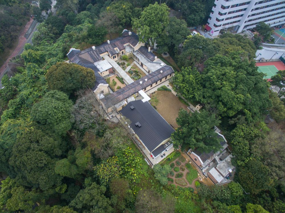 The Green Hub comprises the Main Building, the Staff Quarters Block, the Canteen Block and a lawn.  The Old and Valuable Trees in the surrounding area are of conservation value.