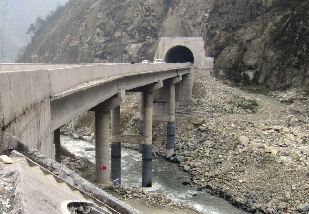 Provincial Road 303 (Yingxiu to Wolong section)–Bridge No. 2 at Yinchang Nullah and Yinchang Tunnel Portal