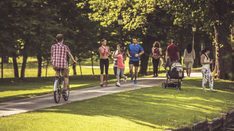 Accessibility is very important to harbourfront areas. Allowing citizens to take a walk, jog and even ride a bicycle along the waterfront in a carefree fashion has always been one of the main objectives.