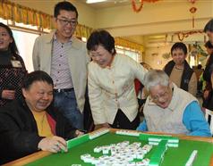 Accompanied by the Chairman of Tung Wah Group of Hospitals, Mr Billy Leung, the Secretary for Development, Mrs Carrie Lam, visits the service users of the Jockey Club Rehabilitation Complex of Tung Wah Group of Hospitals.