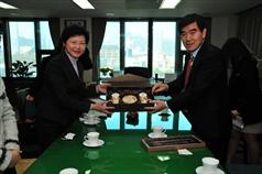 The Secretary for Development, Mrs Carrie Lam, meets the Vice Mayor of Seoul Metropolitan Government, Dr Kim Yeong-keol, in Seoul today (March 3). 