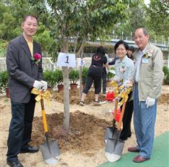 The Deputy Secretary for Development (Works), Mrs Jessie Ting, the Director of Drainage Services, Mr Chan Chi-chiu (left), and the Chairman of Tai Po District Council, Mr Cheung Hok-ming (first right) plant trees around Ma Wat River at a ceremony today (April 9). 