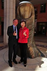 Mrs Lam and the Deputy Mayor of Nice responsible for tourism and international affairs, Mr Rudy Salles, in front of Nice's City Hall.
